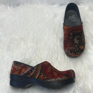 Dansko Vegan Paisley Tapestry Clogs.Sz 37/US 6.5-7